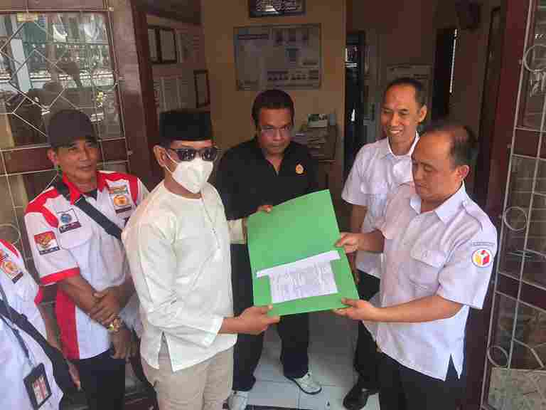 KPU Kota Blitar Dilaporkan ke Bawaslu, Apa Masalahnya ? Mohammad Romdon Melaporkan KPU Kota Blitar ke Bawaslu Kota Blitar