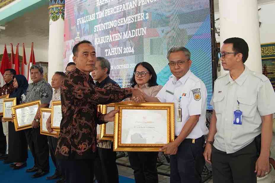 PT KAI Daop 7 Madiun Salurkan Tanggung Jawab Sosial dan Lingkungan Sebesar Lebih dari Rp1 Miliar Sepanjang Tahun 2024 PT KAI Salurkan Tanggjingjawab Sosial Lebih dari Rp1 m pada 2024 ini