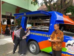 Ditengah Gempuran dampak Positif dan Negatif Gawai, Perpustakaan Keliling Diserbu Murid Sekolah di Kota Blitar Ditengah Gempuran dampak Positif dan Negatif Gawai, Perpustakaan Keliling Diserbu Murid Sekolah di Kota Blitar