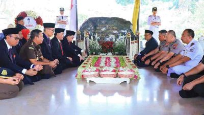 Pj Gubernur Jawa Timur, Adhy Karyono Ziarah ke Makam Bung Karno di Kota Blitar