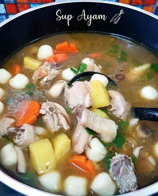 8 Makanan dan Minuman yang Cocok untuk Tingkatkan Kekebalan Tubuh di Musim Hujan Sup Ayam (Sunflower Kitchen)