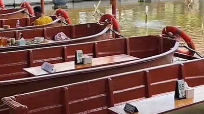 Warung Bambu Barokah di Kecamatan Wlingi Menyajikan Nuansa Nelayan