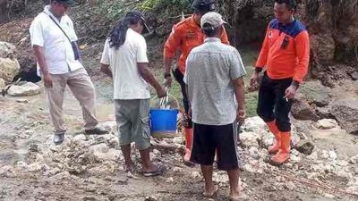 BPBD Tutup Lubang Misterius di Kali Asat Desa Dawuhan, Kecamatan Kademangan, Kabupaten Blitar