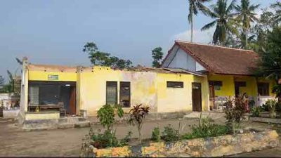 Bangunan SDN 2 Sumberagung, Kecamatan Gandusari, Kabupaten Blitar Atapnya Tesapu Angin