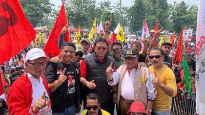 Warga Kota Blitar Tumpah Ruah di Kampanye Akbar Bambang-Bayu Warga Kota Blitar Tumpah Ruah di Kampanye Akbar Bambang-Bayu