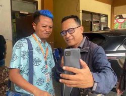 Debat Cabup Blitar Bawa Contekan, Paslon Rizky Laporkan Rindu Gangu Kampanye Debat Cabup Blitar Bawa Contekan, Paslon Rizky Laporkan Rindu Gangu Kampanye