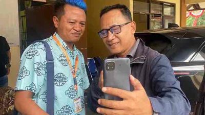 Cawabup Blitar Beky Herdiansyah saat Mendatangi Bawaslu Kabupaten Blitar