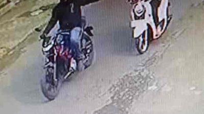 Waspada Jabret Beraksi di Kecamatan Sutojayan, Kabupaten Blitar Menggunakan Sepeda Motor Suzuki Satria FU