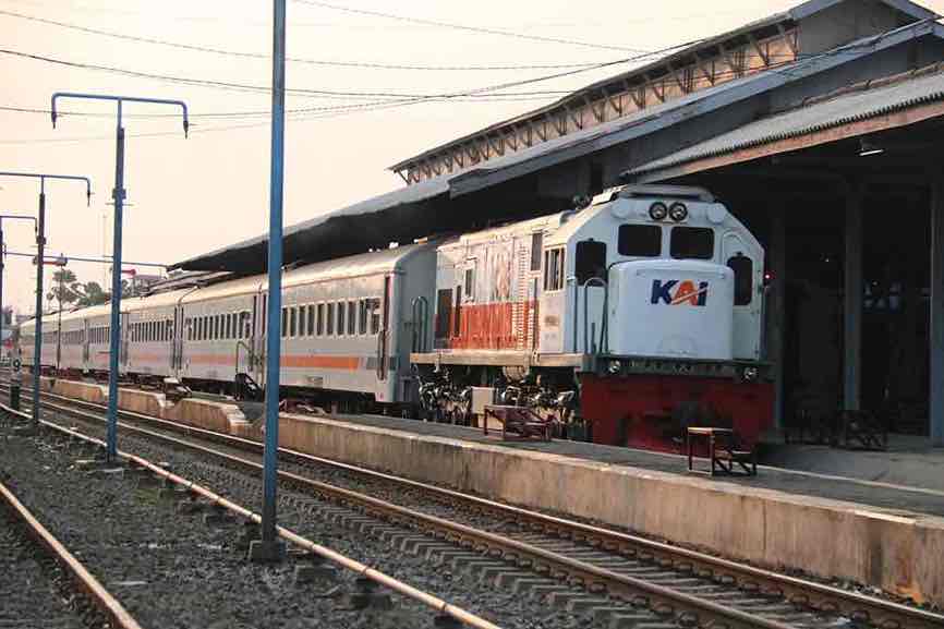 Pengguna Kereta Api di Stasiun Blitar Terus Meningkat Kerata Api di Stasiun Kota Blitar