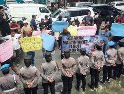 Warga Kota Blitar Desak Bawaslu Kota Blitar Usut Tuntas Pelanggaran Pemilu Warga Kota Blitar Desak Bawaslu Kota Blitar Usut Tuntas Pelanggaran Pemilu