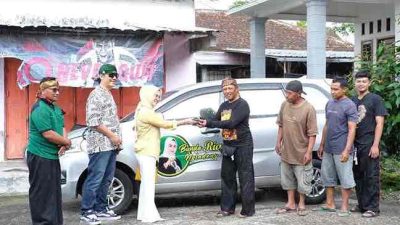 Tampung Keluh Kesah Warga,Anggota DPRD Kabupaten Kediri Pinjamkan Mobil Pribadinya untuk Kebutuhan Kedaruratan Tampung Keluh Kesah Warga,Anggota DPRD Kabupaten Kediri Pinjamkan Mobil Pribadinya untuk Kebutuhan Kedaruratan