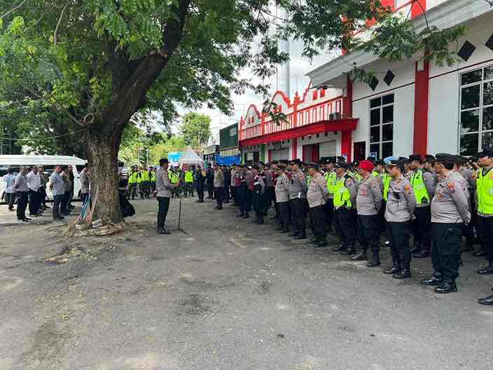 Polres Blitar Kota Siapkan 881 Personil untuk Amankan Pertandingan Arema vs Persib Bandung Apel Kesiapan Anggota Gabungan untuk Pengamanan Laga Liga 1 antara Arema FC vs Persita Tanggerang di Stadion Supriyadi Kota Blitar