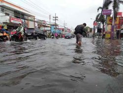 Waru Sidoarjo Banjir Selutut Orang Dewasa, Begini Kondisinya Waru Sidoarjo Banjir Selutut Orang Dewasa, Begini Kondisinya