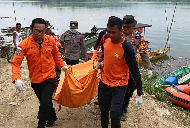 Tim SAR Gabungan Temukan Dua Korban Tenggelam di Sungai Pacal Basarnas Menemukan Jenazah Karnin (45) di Sungai Pacal
