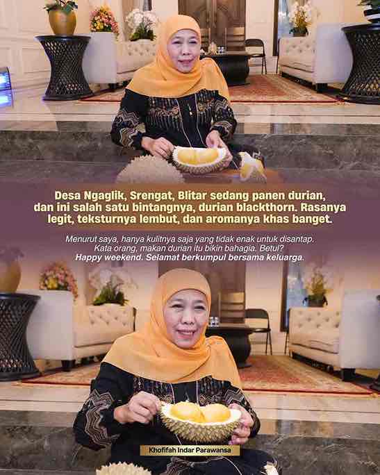 Gubernur Jatim Terpilih, Khofifah Nikmati Durian Black Thorn dari Ngaglik Srengat Gubernur Jawa Timur Terpilih Khofifah Indar Parawangsa Menikmati Durian Black Thorn dari Republik Durian Desa Ngaglik, Srengat, Blitar