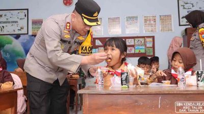 Polres Blitar Inisiasi Program Makan Bergizi Gratis di SDN 1 Kendalrejo