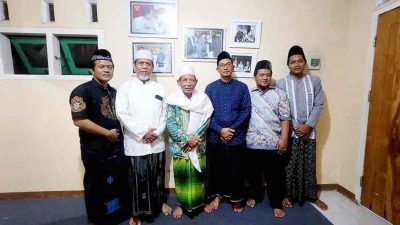 Kyai Kharismatik Suyuti Toha Dukung dan Doakan Gus Farkhan Menjadi Pengganti Gus Miftah Kyai Kharismatik Suyuti Toha Dukung dan Doakan Gus Farkhan Menjadi Pengganti Gus Miftah