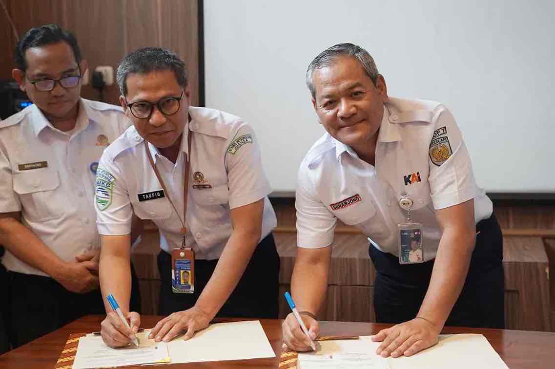 PT KAI Daop 7 dan BMKG Jawa Timur Perkuat Kolaborasi Demi Keselamatan Perjalanan Kereta Api PT KAI Daop 7 dan BMKG Jawa Timur Perkuat Kolaborasi Demi Keselamatan Perjalanan Kereta Api