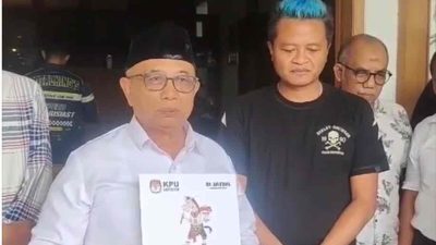 KPU Umumkan Pemenangan Rijanto-Beky, Andil Gus Iqdam Membuat Kemenangan Telak atas Rini-Ghoni di Pilkada Kabupaten Blitar 2024 Pasangan Cabup dan Cawabup Blitar, Rijanto - Beky Herdiansah Menerima Berita Acara Perolehan Suara dari KPU dan Dinyatakan Memperoleh Suara Terbanyak di Pilkada Kabupaten Blitar 204