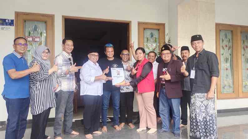 KPU Umumkan Pemenangan Rijanto-Beky, Andil Gus Iqdam Membuat Kemenangan Telak atas Rini-Ghoni di Pilkada Kabupaten Blitar 2024 Pasangan Cabup dan Cawabup Blitar, Rijanto - Beky Herdiansah Menerima Berita Acara Perolehan Suara dari KPU dan Dinyatakan Memperoleh Suara Terbanyak di Pilkada Kabupaten Blitar 204