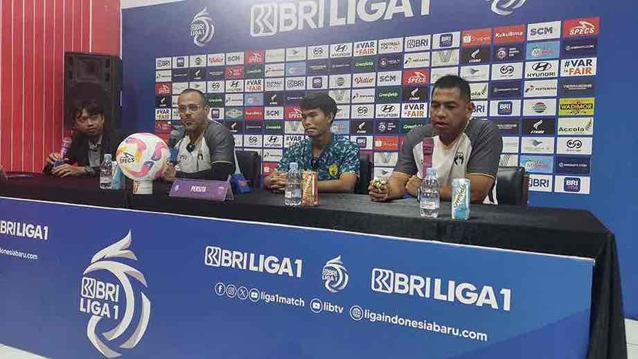 Persita Tangerang Keluhkan Kondisi Rumput Stadion Supriadi Usai Piala Soeratin U-17 Pelatih Persita Tanggerang Fabio Lefundes dan Pemain Persita Tanggerang Rifky Dwi