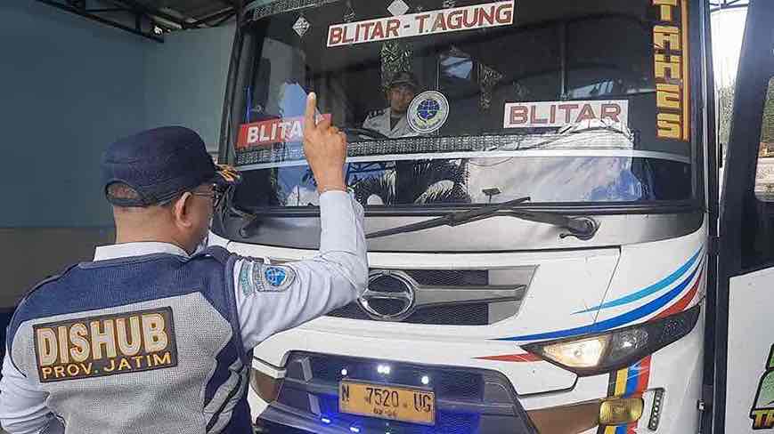 Pastikan Keamanan Jelang Libur Natal dan Tahun Baru, Dishub Periksa Kelayakan Bus Pemeriksaan Kelayakan Jalan Bus di Terminal Kesamben Menjelang Libur Natal dan Tahun Baru