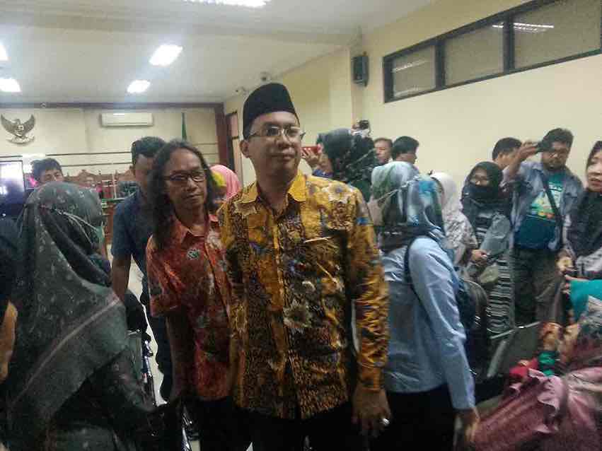 Bupati Non Aktif Sidoarjo Ahmad Muhdlor Divonis 4,6 oleh Pengadilan Tipikor Surabaya Pengadilan Tipikor Surabaya Menjatuhkan Hukuman pada Bupati Sidoarjo Non Aktif Gus Ahmad Muhdlor Hukuman 4,6 Tahun Penjara