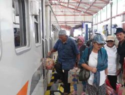 51.483 Tiket Terjual untuk Keberangkatan dari Daop 7 Madiun Jelang Nataru 2024/2025 51.483 Tiket Terjual untuk Keberangkatan dari Daop 7 Madiun Jelang Nataru 2024/2025