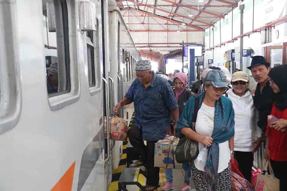 KAI Daop 7 Madiun Hadirkan Promo Diskon Tiket hingga 25% untuk Perjalanan 7-17 Maret 2025: Mudik Lebih Awal dengan Tarif Lebih Terjangkau Penumpang Kereta Api di Daop 7 Madiun Meningkat Jelang Natal dan Tahun Baru