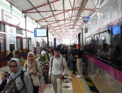 Libur Natal Tahun Baru 72.140 Tiket Kereta Api Daop 7 Madiun Ludes Diserbu Warga Libur Natal Tahun Baru 72.140 Tiket Kereta Api Daop 7 Madiun Ludes Diserbu Warga