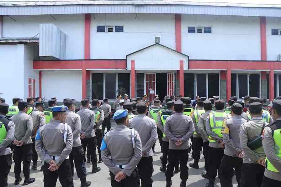 Petugas Gabungan Apel Persiapan Penjagaan Pertandingan Liga 1 BRI antara Arema FC vs PSBS Biak
