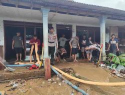 Polres Blitar Peduli, Giatkan Penanganan Bantuan Korban Dampak Banjir di Wilayah Kecamatan Binangun Polres Blitar Peduli, Giatkan Penanganan Bantuan Korban Dampak Banjir di Wilayah Kecamatan Binangun