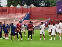 Semen Padang Siap Ladeni, Gaya Bermain Agresivitas Persik Kediri Semen Padang Siap Ladeni, Gaya Bermain Agresivitas Persik Kediri
