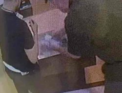 Viral, Dua WNA Terekam CCTV Mencuri Uang di Toko Pertanian Wilayah Malang Viral, Dua WNA Terekam CCTV Mencuri Uang di Toko Pertanian Wilayah Malang