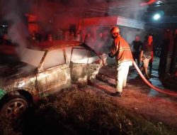 Mobil Sedan di Blitar Hangus Terbakar, saat Mau Bantu Mobil Mogok Mobil Sedan di Blitar Hangus Terbakar, saat Mau Bantu Mobil Mogok