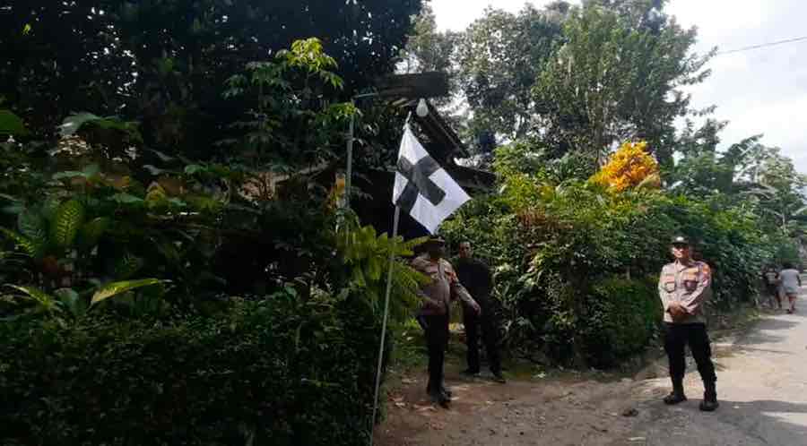 UK Sempat Pulang ke Blitar, 5 Hari Sebelum Ditemukan Termutilasi di Ngawi Rumah Duka Keluarga UK (29) di Kelurahan Bence, Kecamatan Garum yang Ditemukan Meninggal Termutilasi dalam Koper di Kabupaten Ngawi
