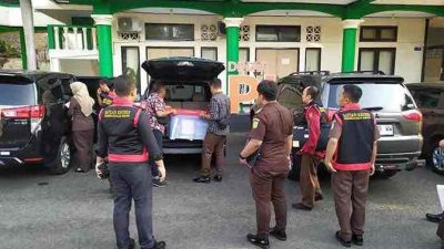 Dugaan Korupsi PADM Terus Bergulir, Kejaksaan Kabupaten Blitar Geledah Kantor PUPR selama 3 Jam Dugaan Korupsi PADM Terus Bergulir, Kejaksaan Kabupaten Blitar Geledah Kantor PUPR selama 3 Jam