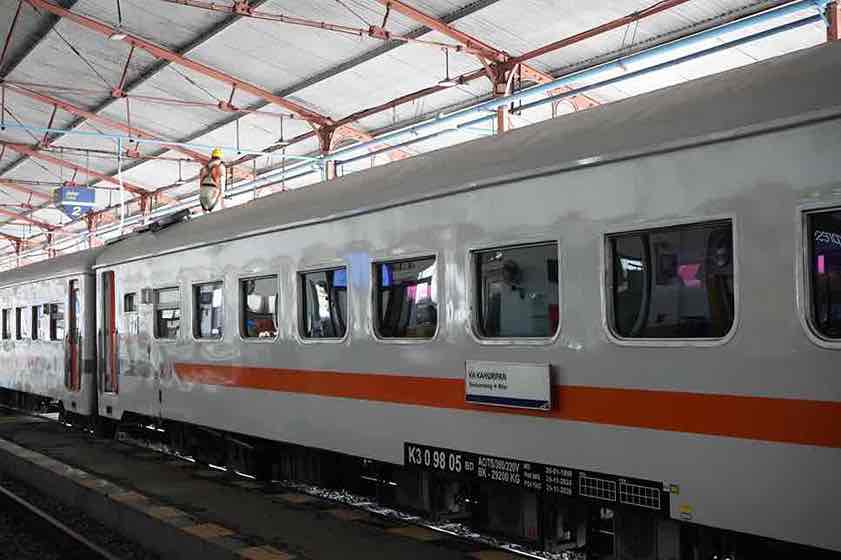 Kereta Api Kahuripan
