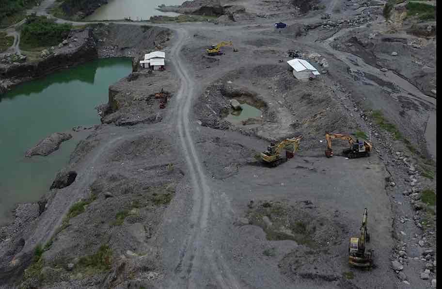 Penambangan Pasir di Sungai Bladak, Kecamatan Nglegok, Kabupaten Blitar (dok PC PMII Kabupaten Blitar)