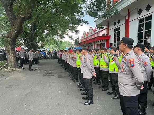 500 Personil Gabungan Amankan Laga Arema vs PSIS Semarang Pengamanan Laga Arema vs PSIS Semarang di Stadion Supriyadi Kota Blitar