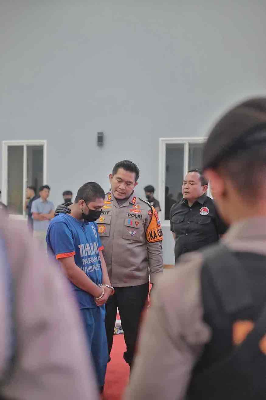 Polres Blitar Berhasil Ungkap Kasus Peredaran Pil Double L dan Perdagangan Miras Ilegal Yang Berkedok Toko Jamu Polres Blitar Berhasil Membekuk Penjual Pil Dobel L dari Oknum Anggota Perguruan Silat