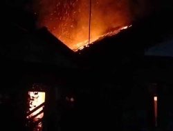 Rumah Guru Terbakar, Uang Tunai Rp 100 Juta Ludes Terbakar Rumah Guru Terbakar, Uang Tunai Rp 100 Juta Ludes Terbakar