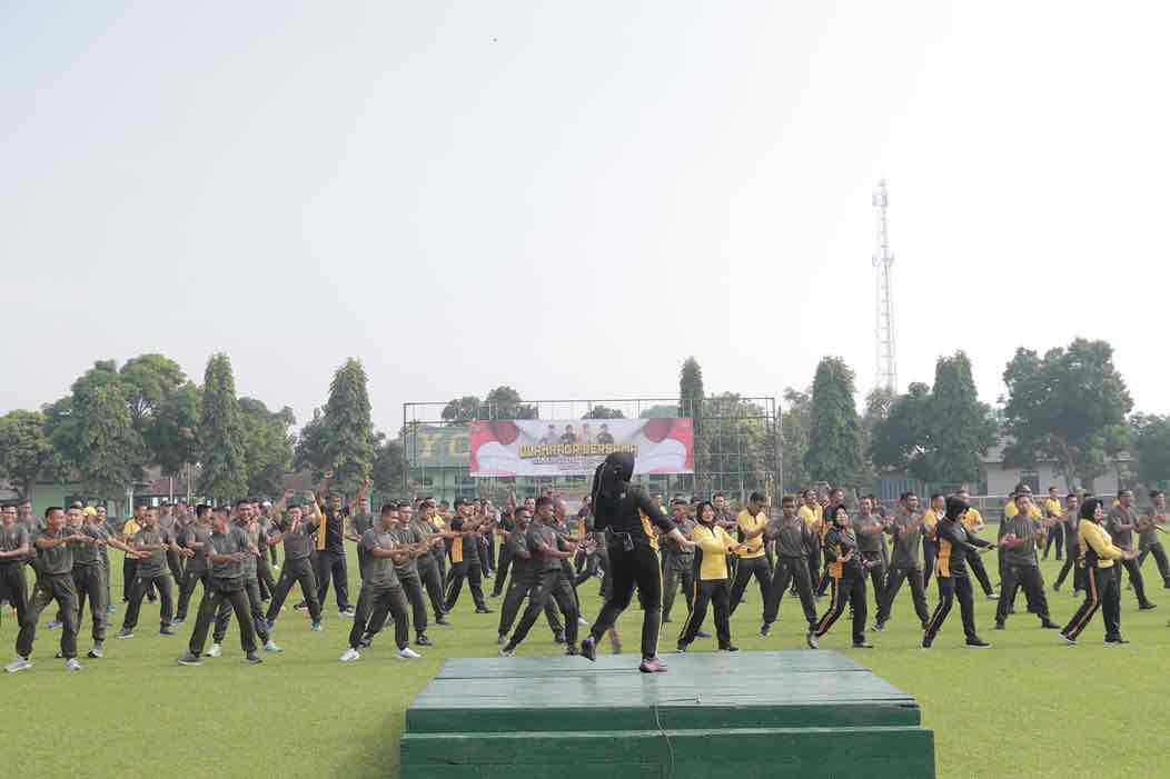 TNI dan Polri di Blitar Olahraga Bersama, untuk Tingkatkan Sinergitas TNI Polri di Blitar Olahraga Bareng di Batalion 511