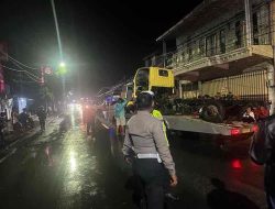 Gagal Mendahului Motor Truk Terguling, Sang Sopir Meninggal Dunia 2 Temannya Luka-Luka Gagal Mendahului Motor Truk Terguling, Sang Sopir Meninggal Dunia 2 Temannya Luka-Luka