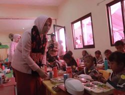Bhayangkari Jatim Bantu Makan Bergizi Gratis bagi Siswa TK Bhayangkari 45 Sutojayan Blitar Bhayangkari Jatim Bantu Makan Bergizi Gratis bagi Siswa TK Bhayangkari 45 Sutojayan Blitar