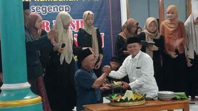 Warga lingkungan RT 01 RW 12 Kelurahan Burengan Kecamatan Pesantren Kota Kediri menyambut datangnya Bulan Suci Ramadhan dengan menggelar tradisi Megengan