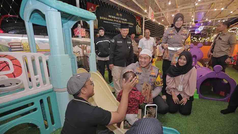 Buka Bersama Polres Blitar dengan Anak Yatim