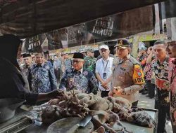 Bupati Blitar Sidak Kebutuhan Pokok, Pastikan Stok Aman saat Lebaran Bupati Blitar Sidak Kebutuhan Pokok, Pastikan Stok Aman saat Lebaran