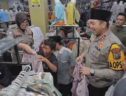 Kapolres Blitar Berikan Tali Asih kepada 75 Anak Anak Yatim Piatu Pondok Ahsanul Aitam Kapolres Blitar Berikan Tali Asih kepada 75 Anak Anak Yatim Piatu Pondok Ahsanul Aitam