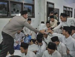 Kapolres Blitar Ajak Buka Puasa Bersama Para Santri Al Falah Kapolres Blitar Ajak Buka Puasa Bersama Para Santri Al Falah